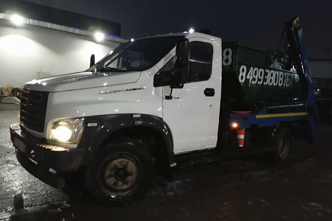 Авто с контейнером для вывоза мусора