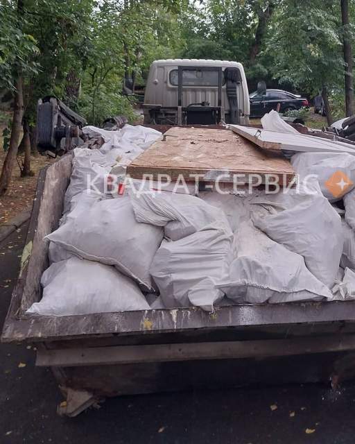 Строительные отходы контейнером 8 м3 со стройплощадки