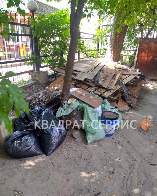 Бытовой мусор для вывоза с участка в районе Никольско-Архангельского