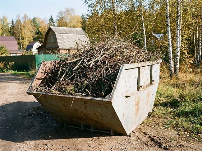 Контейнер 8 кубов c ветками после расчистки участка