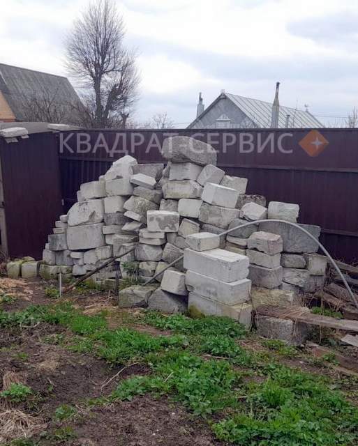 Старые строительные блоки Старые строительные блоки к вывозу с дачи