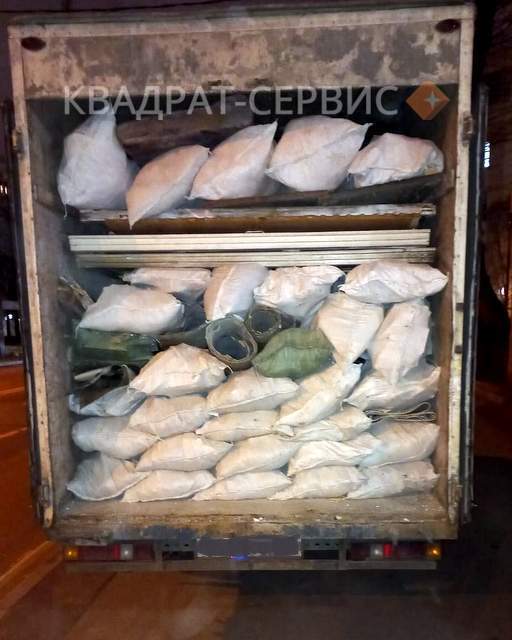 Вывоз мешков с мусором машиной типа Газель