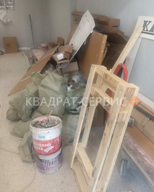 Строительный мусор в квартире после ремонта в Звенигороде