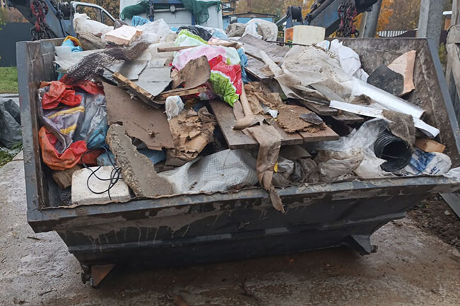 Бункер 8 кубов в Химках со строительным мусором