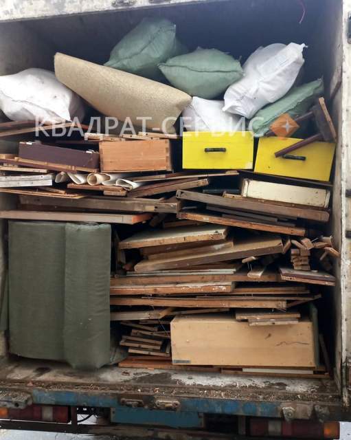 Вывоз старой мебели Газелью в Реутове