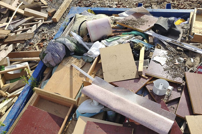 ТКО в контейнере на улице