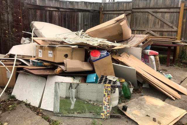 хлам и старые вещи картинка