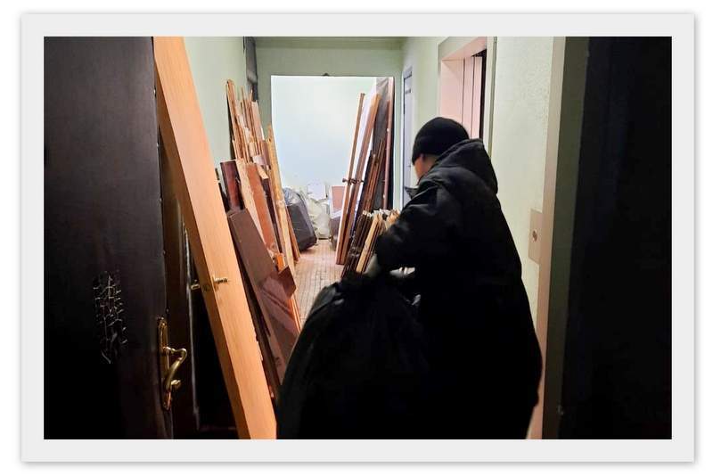 вынос мусора грузчиками из квартиры в москве картинка