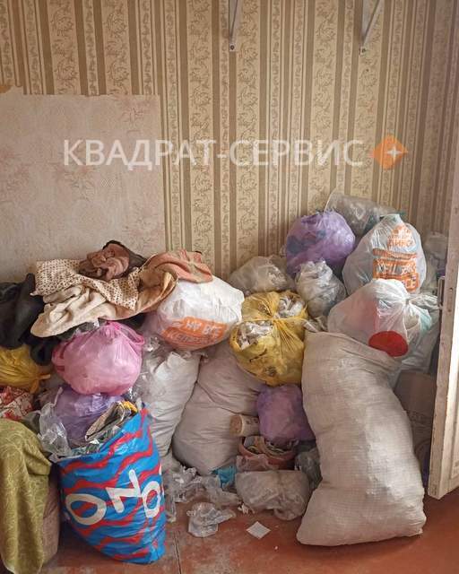 Старые вещи в утиль из квартиры Москва картинка