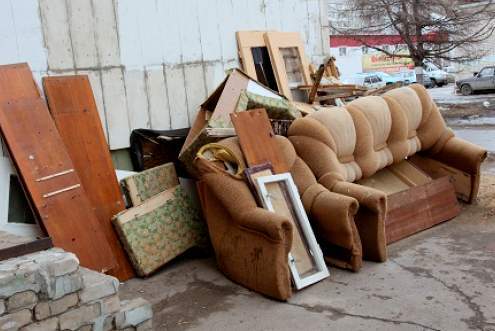 старая мебель на утилизацию картинка